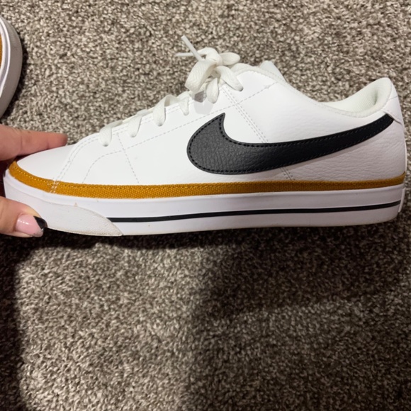 Women’s Nike Sneakers - Picture 4 of 5